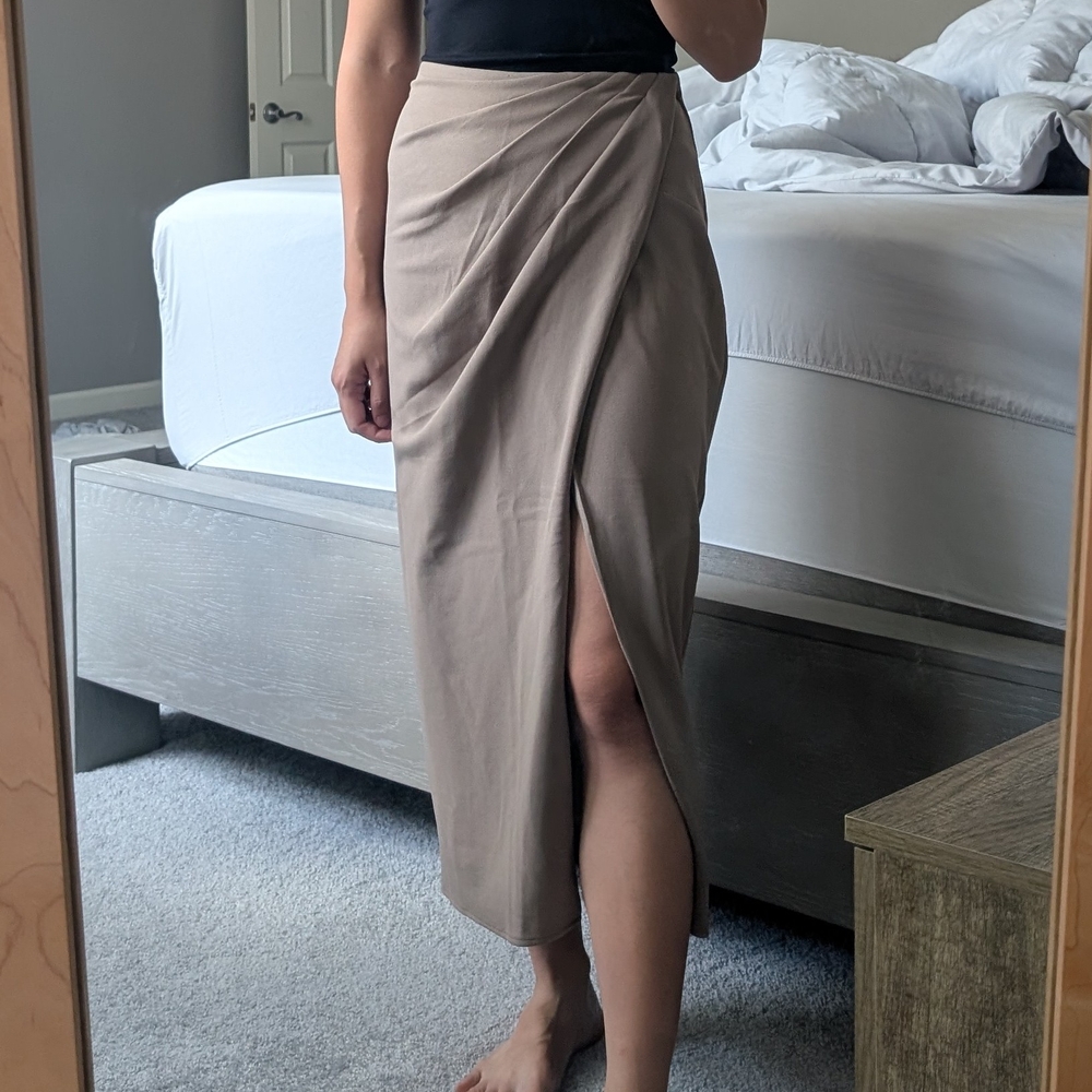 NWT Abercrombie & Fitch Taupe Midi Skirt XS